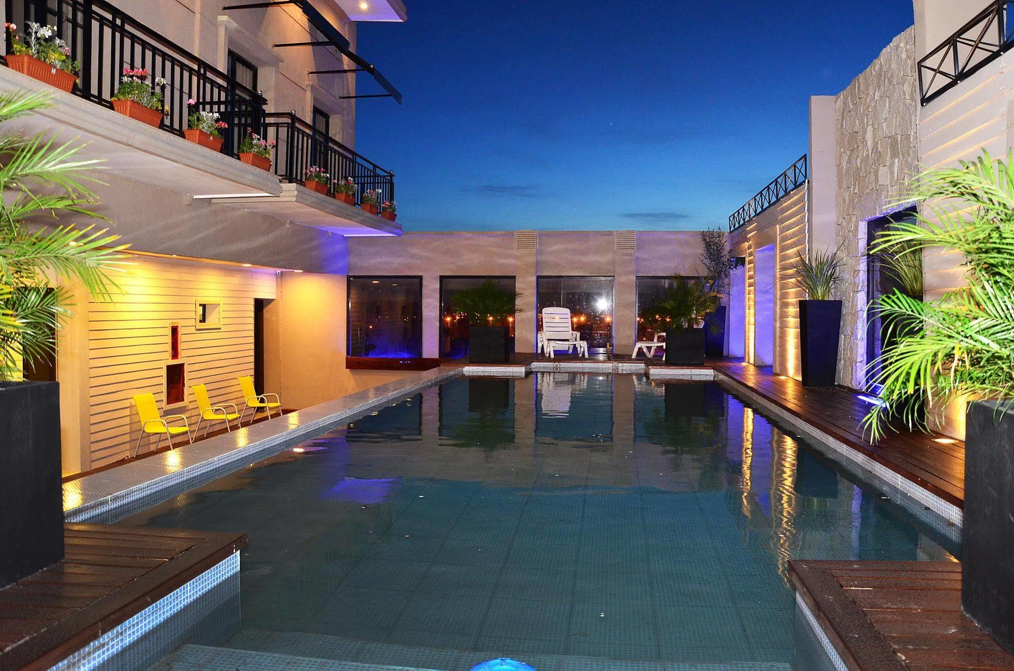 Le Parc Hotel & Suite Villa María Exterior foto